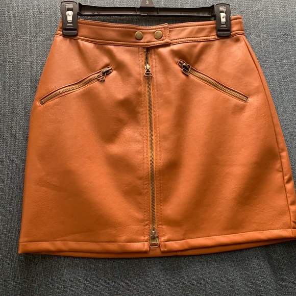 NWT Bohme / Art + Ephect Vegan Leather Mini Skirt- Camel - Picture 4 of 6